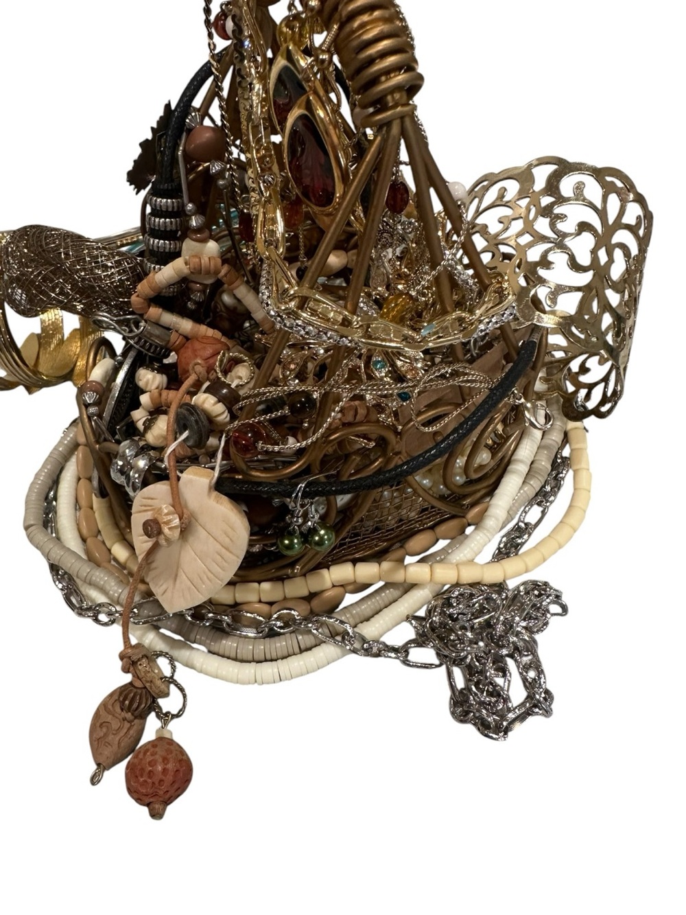 Estate to now Mixed Jewelry Lot - Gold Tone & metal and natural beads - Picture 6 of 15